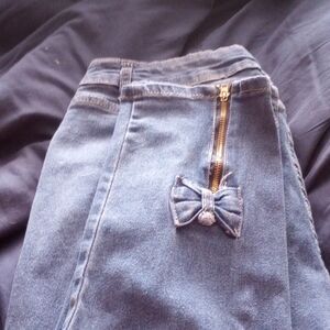 Stylish Blue Jeans with Bow Accent